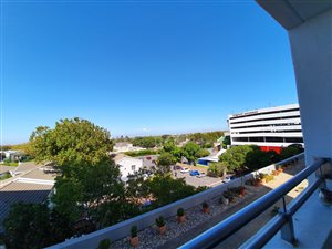 2 Bed Apartment in Claremont
