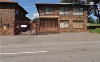 3 Bedroom Apartment in Roodepoort West