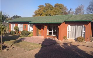 3 Bedroom House in Van Riebeeck Park