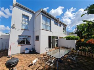 3 Bed Duplex in Sunningdale