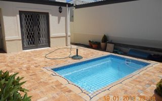 3 Bedroom Simplex in Somerset West Central