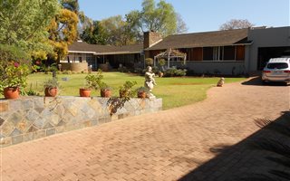 5 Bedroom House in Waterkloof