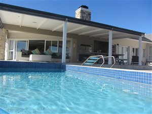 4 Bed House in Pezula Golf Estate