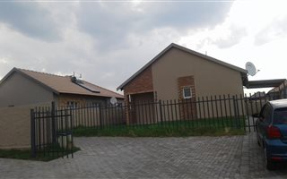 3 Bedroom Townhouse in Waterkloof