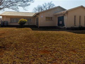 4 Bed House in Daggafontein