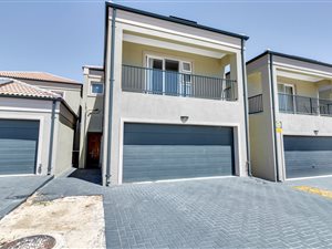 4 Bed House in Protea Heights