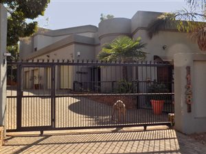 5 Bed House in Highveld