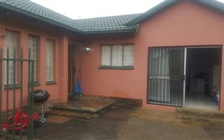 3 Bedroom House in Dan Pienaarville