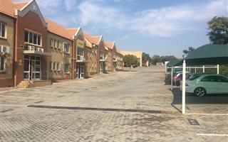 512 m² Commercial space in Chartwell