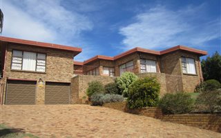 4 Bedroom House in Welgemoed