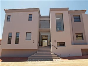 5 Bed House in Hyde Park