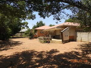 4 Bed House in Songloed