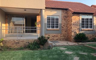 3 Bedroom Townhouse in Moreleta Park