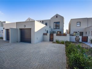3 Bedroom House in Kelderhof Country Village