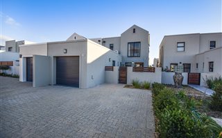 3 Bedroom House in Kelderhof Country Village