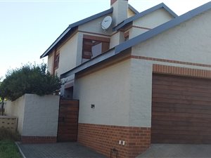3 Bed House in Candlewoods Estate