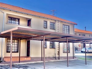 2 Bed Townhouse in Roodepoort Central