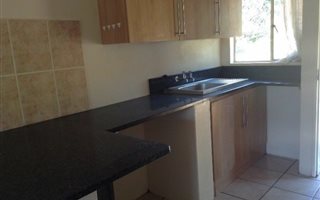 Bachelor apartment in Glen Austin
