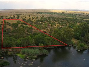 2.2 ha Farm in Parys