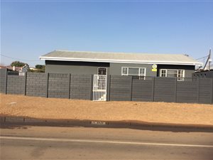 4 Bed House in Eldorado Park