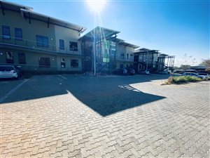 100 m² Commercial space in Die Wilgers