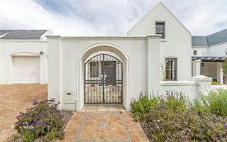 4 Bedroom House in De Zalze