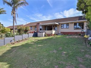 3 Bed Simplex in Beacon Bay