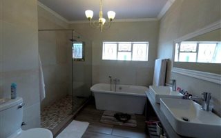 4 Bedroom House in Moregloed