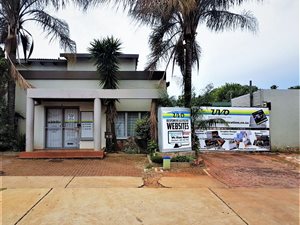 1825 m² Commercial space in Hatfield