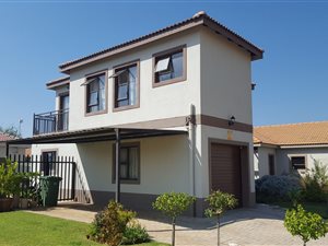 3 Bedroom House in Van Der Hoff Park