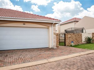 3 Bed House in Roodepoort Central