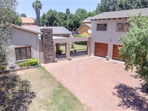 4 Bed House in Bromhof