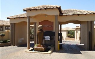 2 Bedroom Townhouse in Noordheuwel