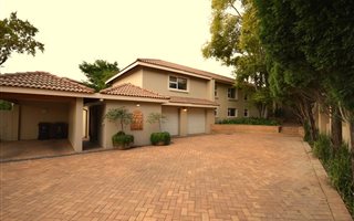 4 Bedroom House in Maroeladal