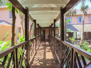 6 Bed House in Sheffield Beach