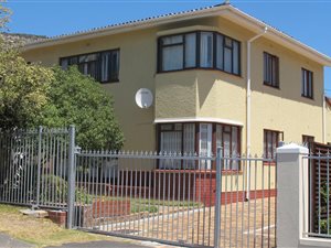3 Bed Apartment in Fish Hoek