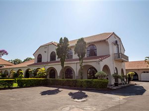 6 Bed House in Northdene