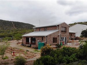 17 ha Land available in De Rust