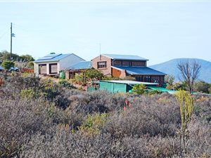 17 ha Land available in De Rust