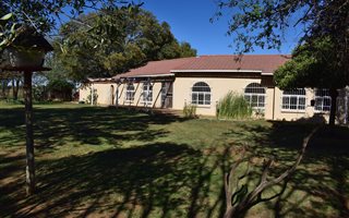 8.6 ha Smallholding in Bloemdal