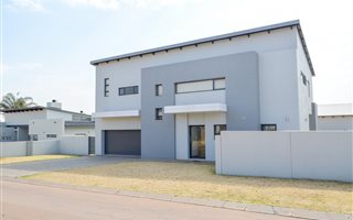 3 Bedroom House in Hazeldean (Silverlakes Surroundings)
