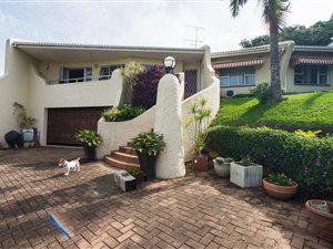 4 Bed House in Blythedale Beach