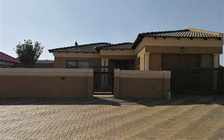 3 Bedroom House in Geluksdal