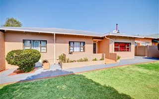 6 Bedroom House in Discovery