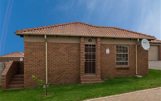 3 Bedroom House in Rooihuiskraal