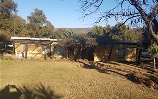8.9 ha Farm in Broederstroom