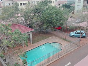 2 Bed Flat in Montclair