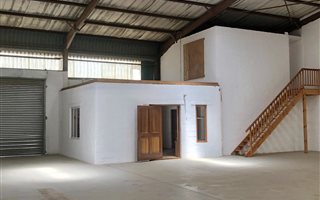 305 m² Industrial space in Strand South