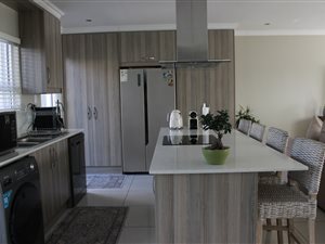 5 Bed House in Grassy Park