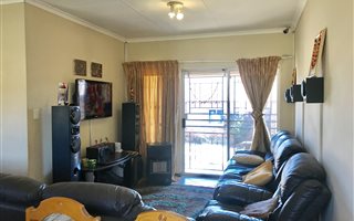 2 Bedroom Townhouse in Mooikloof Ridge